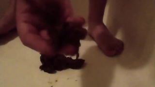Chubby babe shitting slowly