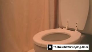 Nice amateur babe shitting in close up