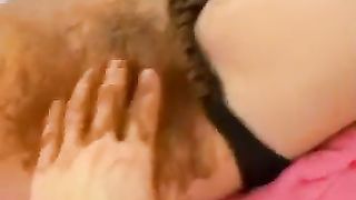 She lets her boyfriend to fist her pussy