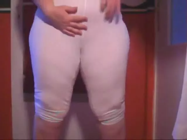 Shitting in white pants slowly