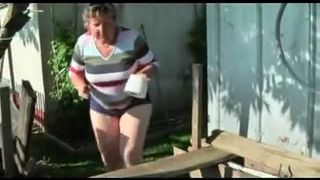 Hot babe shitting in her yard