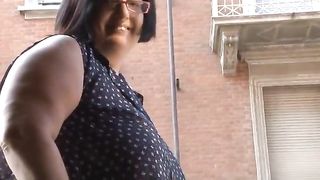 Mature babe shitting on a balcony