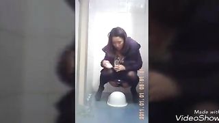 Korean girls shitting