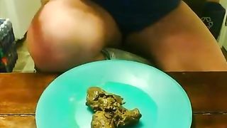 She loves to shit in doggy style