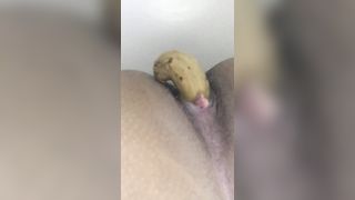 Tanned babe shitting in toilet