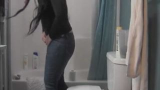 Amateur dark haired babe shitting