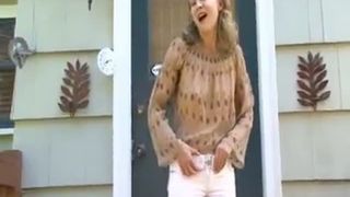 Shitting in white pants to smear