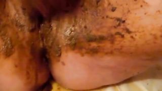 Amateur girl fisting her tight pussy